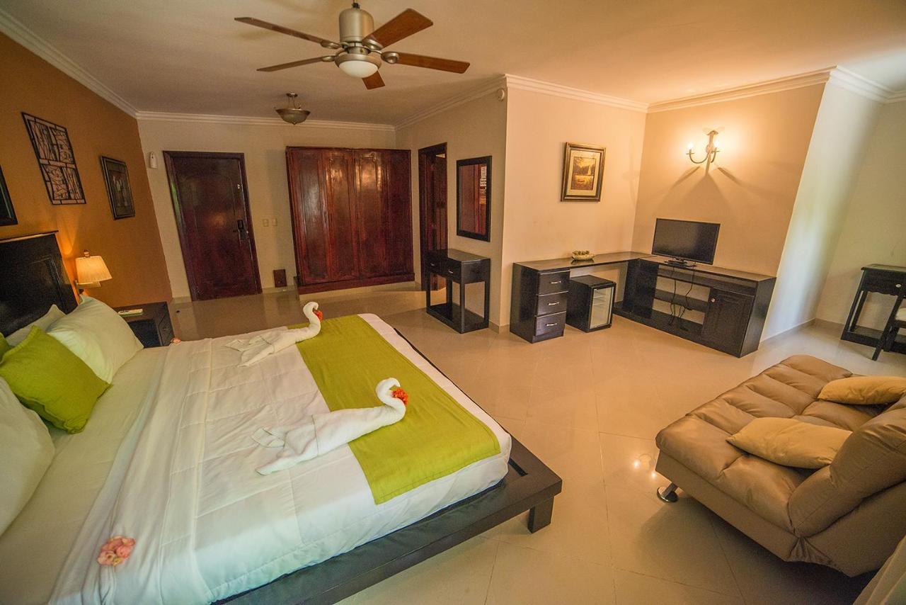 Hotel Seranta Brisas De Bavaro (adults Only) 3*
